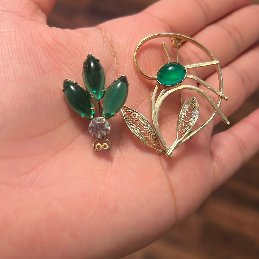 # 46) Vintage Brooch bundle